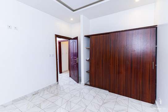 APPARTEMENT 5 CHAMBRES SALON MERMOZ 3 EME ETAGE image 3