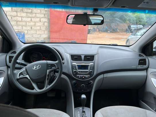 Hyundai Accent image 3