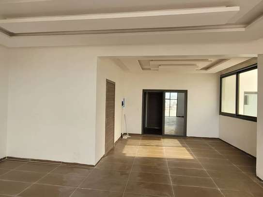 Trois chambres à louer par mois image 2