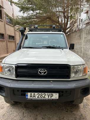 Toyota Land Cruiser HardTop 76 image 1