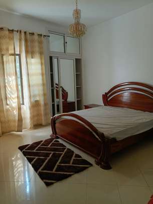 Villa R+2 de 300 m² à louer à stèle Mermoz image 8