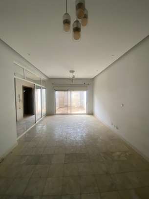 Une villa R+2 à louer aux Mamelles image 4