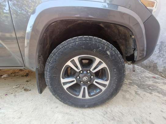 2016 Toyota Tacoma TRD OFF ROAD image 12