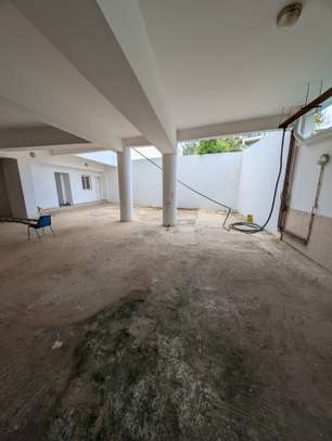 Immeuble R+6 à louer aux almadies image 7