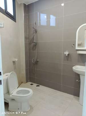 Appartement vide à louer au Point E image 7