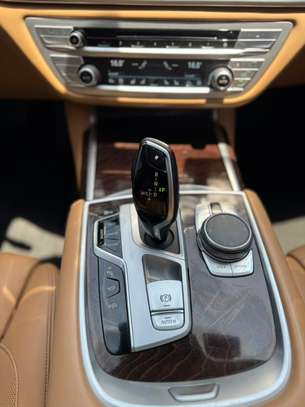 BMW Serie 740i Année :  *2020* image 8