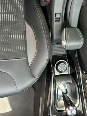 Peugeot 2008 2018 image 12
