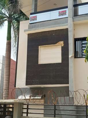 Maison moderne R+2 avec garage SUR MAMELLES image 3
