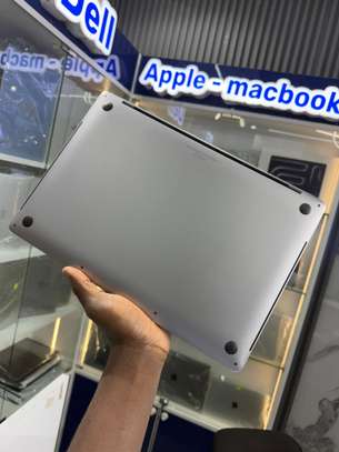 MacBook Pro 2019 Core i9 Ram 16Go SSD 512Go 4Go dédiée image 2