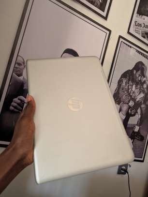HP envy i7 6th gen / 8gb ram / 256gb image 4