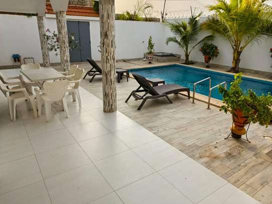 À VENDRE – Villa meublée avec piscine à Saly image 6