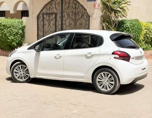 Peugeot 208 diesel à vendre. image 8