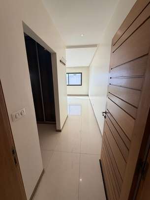 SUPERBE F4 À LOUER –CORNICHE MERMOZ image 11