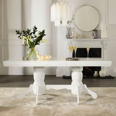 Table extensible blanche bois pied central sculpté image 2