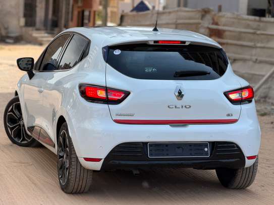 Renault clio image 6