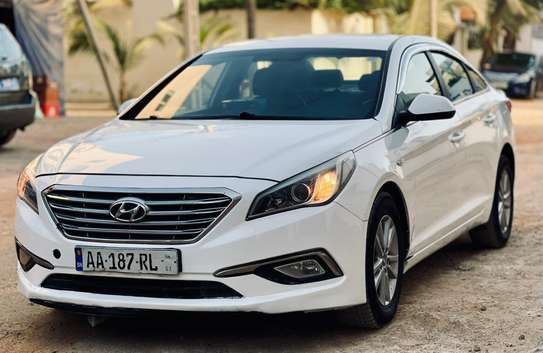 Hyundai sonata image 2