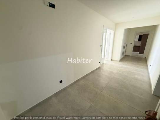 Appartement de type F4 à louer au point E image 3