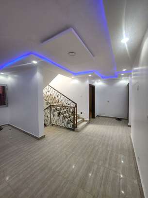 Très belle villa R+2 avec 7 chambres et salon image 7