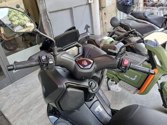 🔥 Yamaha XMAX 300 2025 Neuf – Seulement 1 600 km image 10