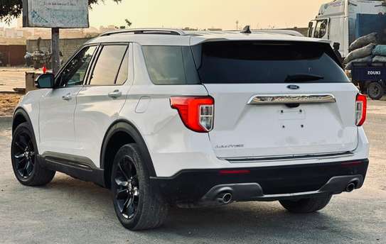 Ford Explorer Limited 2021 image 2