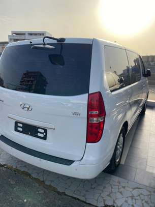 Hyundai Starex 12 places image 4