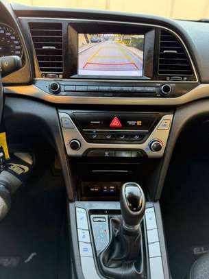 HYUNDAI ELANTRA image 4