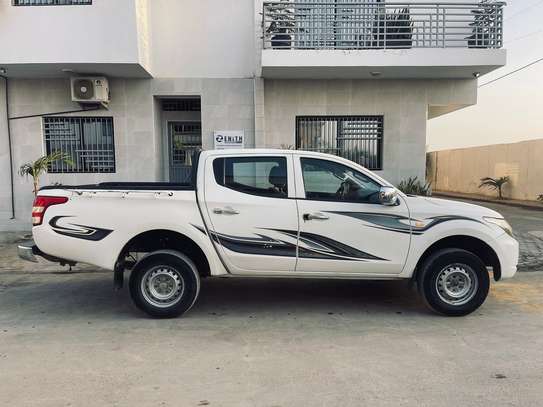 Mitsubishi l200 image 3