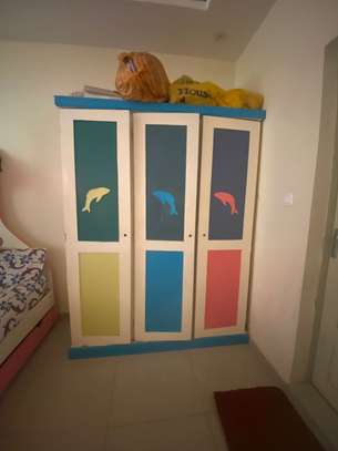 Lits superposés armoire et table d'étude image 2