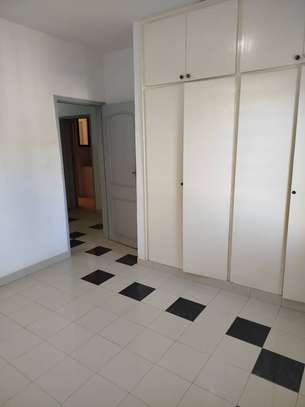 APPARTEMENT F4 A LOUER A NGOR EN FACE DU STADE image 3