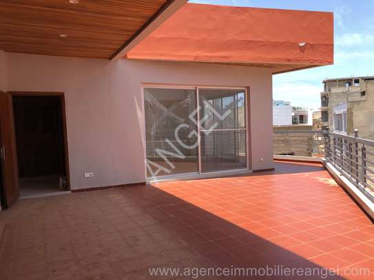 Ref_1556_PL Grande Villa R+2 avec terrasse aux Mamelles image 1