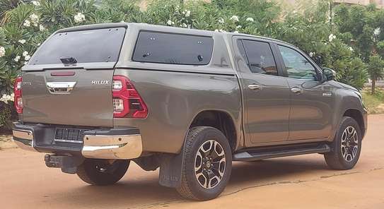 TOYOTA HILUX 2021 image 10