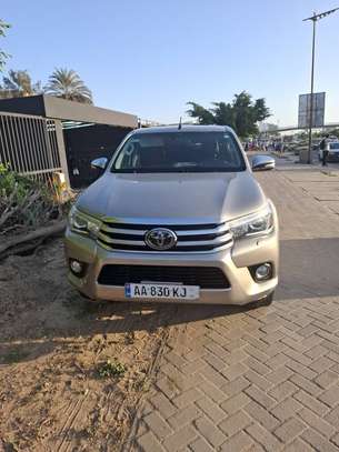 TOYOTA HILUX image 1