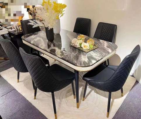 Table à manger moderne image 3