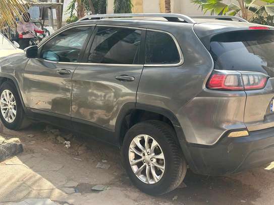Jeep Cherokee image 6