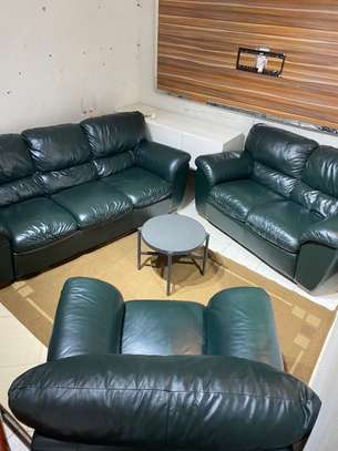 SALON CUIR 6 PLACE image 2