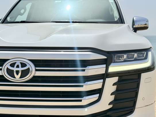 Toyota Land Cruiser LC 300 image 5