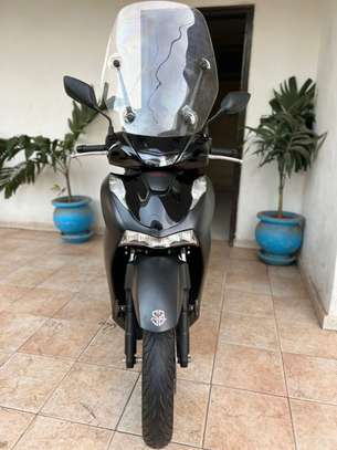 Honda Sh 125cm 2024  venant propre 3800 kilomètre image 3