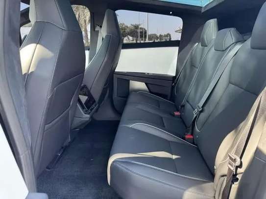 Tesla cybertruck image 3