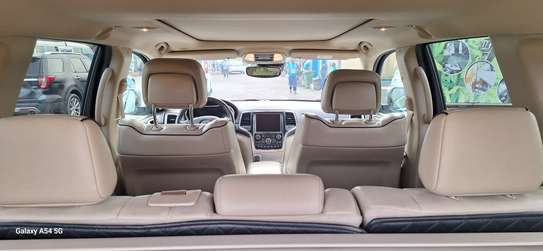 Jeep Grand Cherokee SUV argent spacieux et robuste image 10