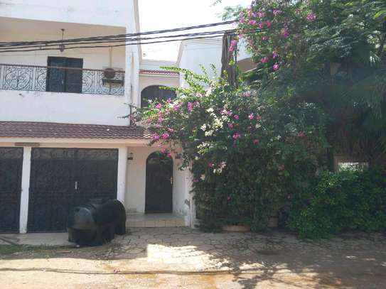 BEL VILLA R +1 A LOUER NGOR ALMADIE image 2