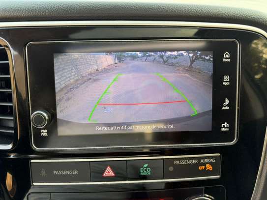 MITSUBISHI OUTLANDER image 2