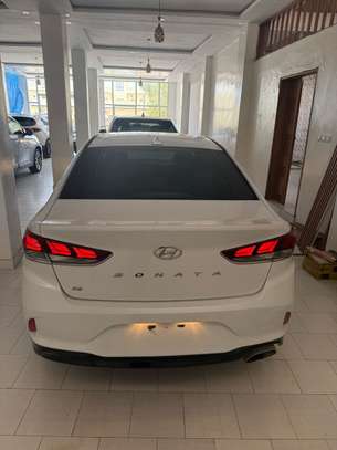 Hyundai sonata image 5