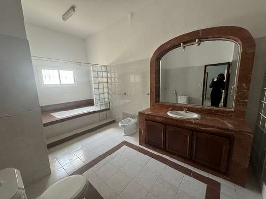 Villa à louer F6 aux almadies image 5