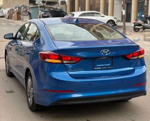 Hyundai Elantra 2018 image 3