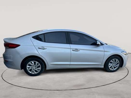 Hyundai Avante à saisir image 4