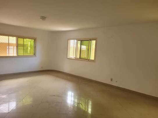 Joli Appartement  cité batrain proche de KFC MERMOZ image 8