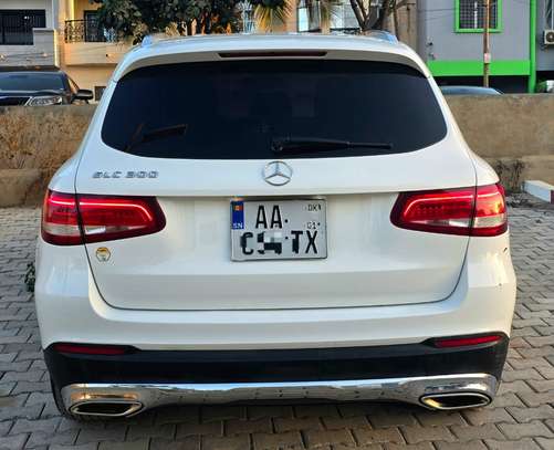 Mercedes glc 300 image 2