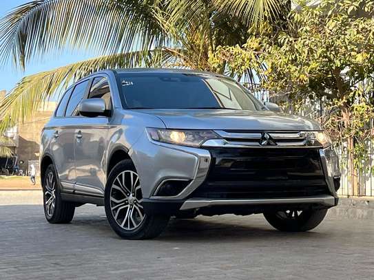 Mitsubishi Outlander 7 places image 7