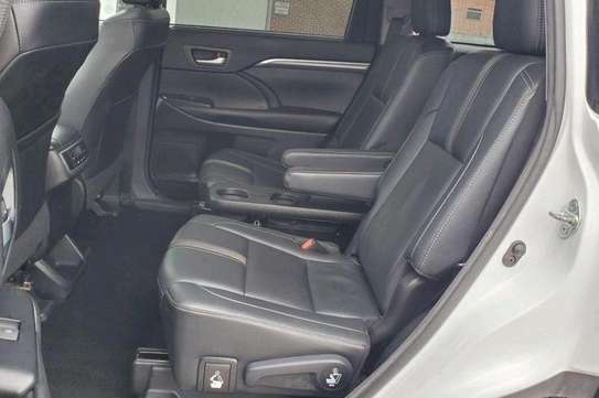 TOYOTA HYLANDER 7 places full options image 5