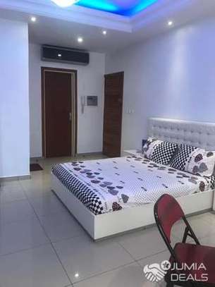 Chambre meublée à louer par jours/nuitée image 13
